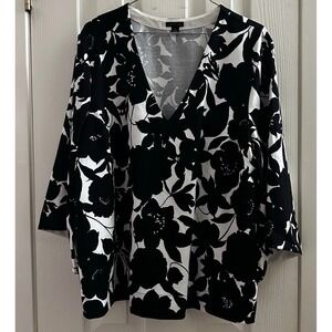 Ann Taylor Black And White 3/4 Bell Sleeve.